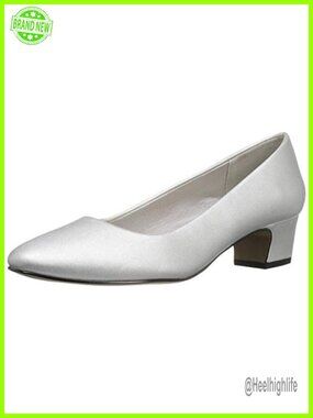 Pump Shoes with Slip-On Design and Kitten Heel